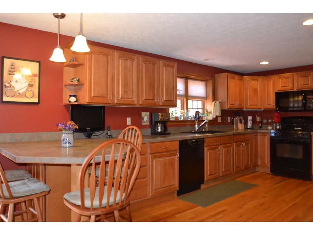 59 Mid. Dunstable Road Nashua, NH 03062 - Photo 4 of 36