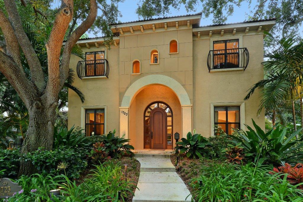 1723 North Drive Sarasota, FL 34239 - Photo 1 of 1 Exterior front