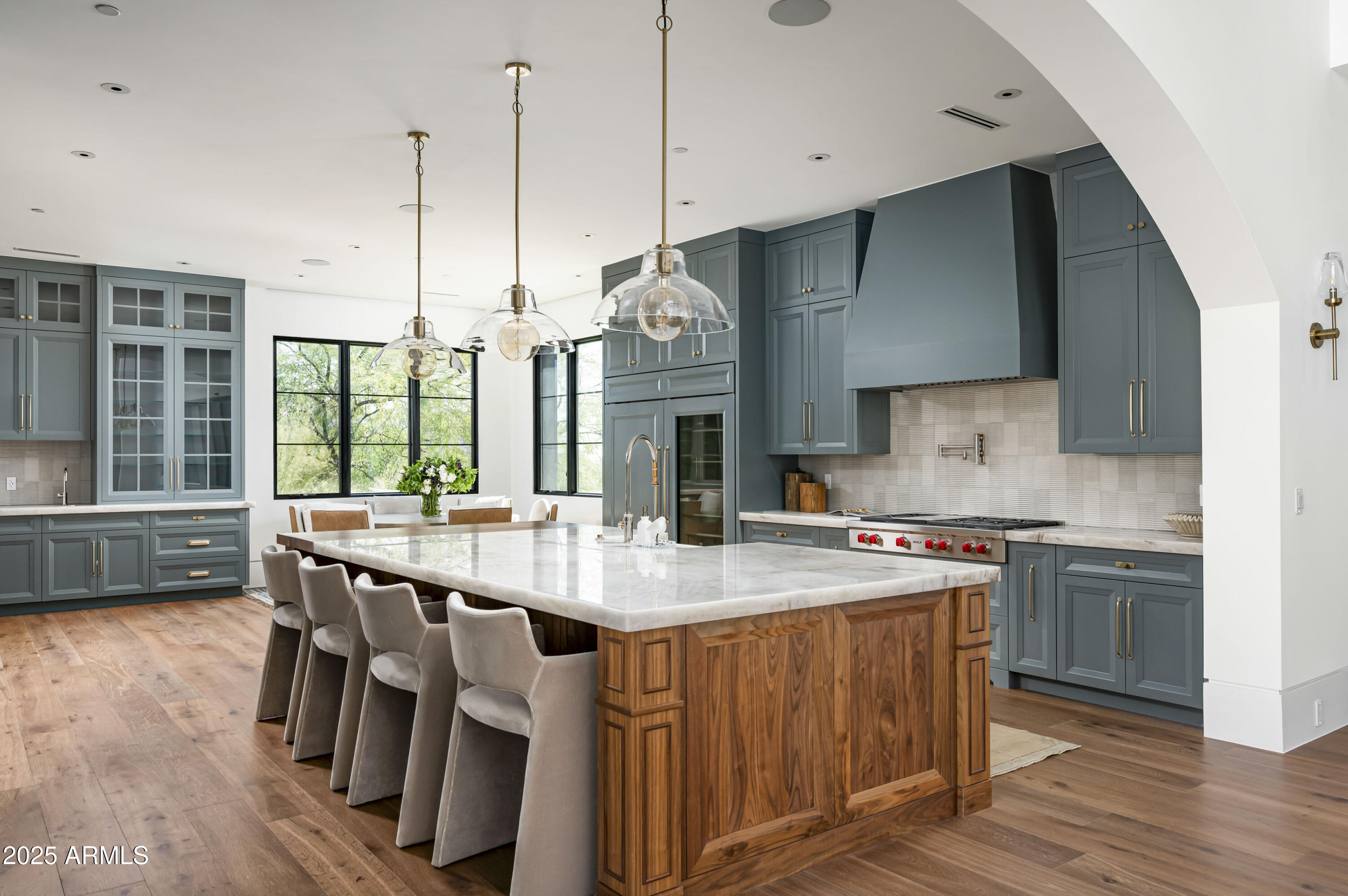 6825 North 39th Place Paradise Valley, AZ 85253 - Photo 11 of 42 Distinctive Custom Cabinetry throughout