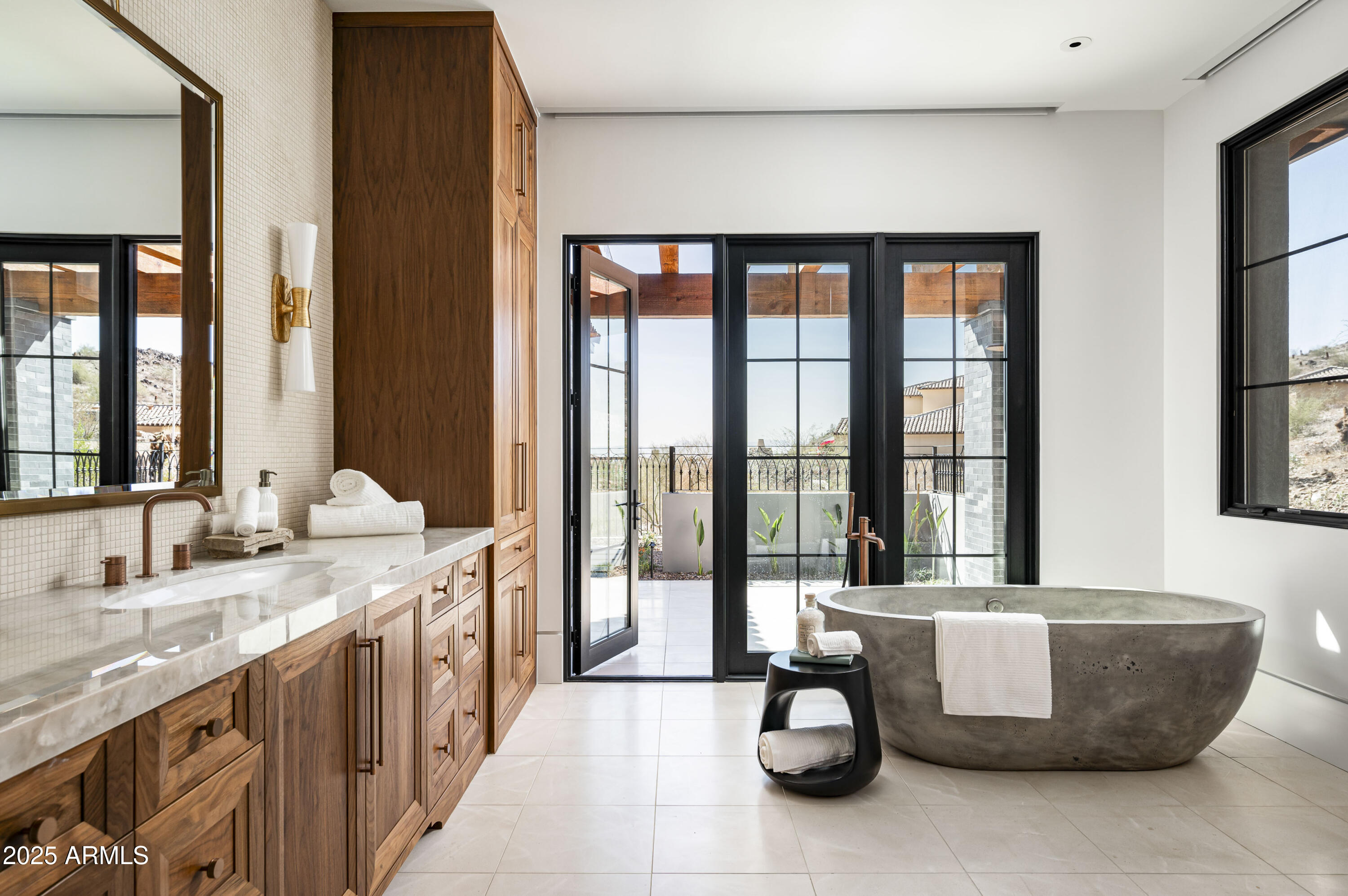 6825 North 39th Place Paradise Valley, AZ 85253 - Photo 25 of 42 Primary bathroom