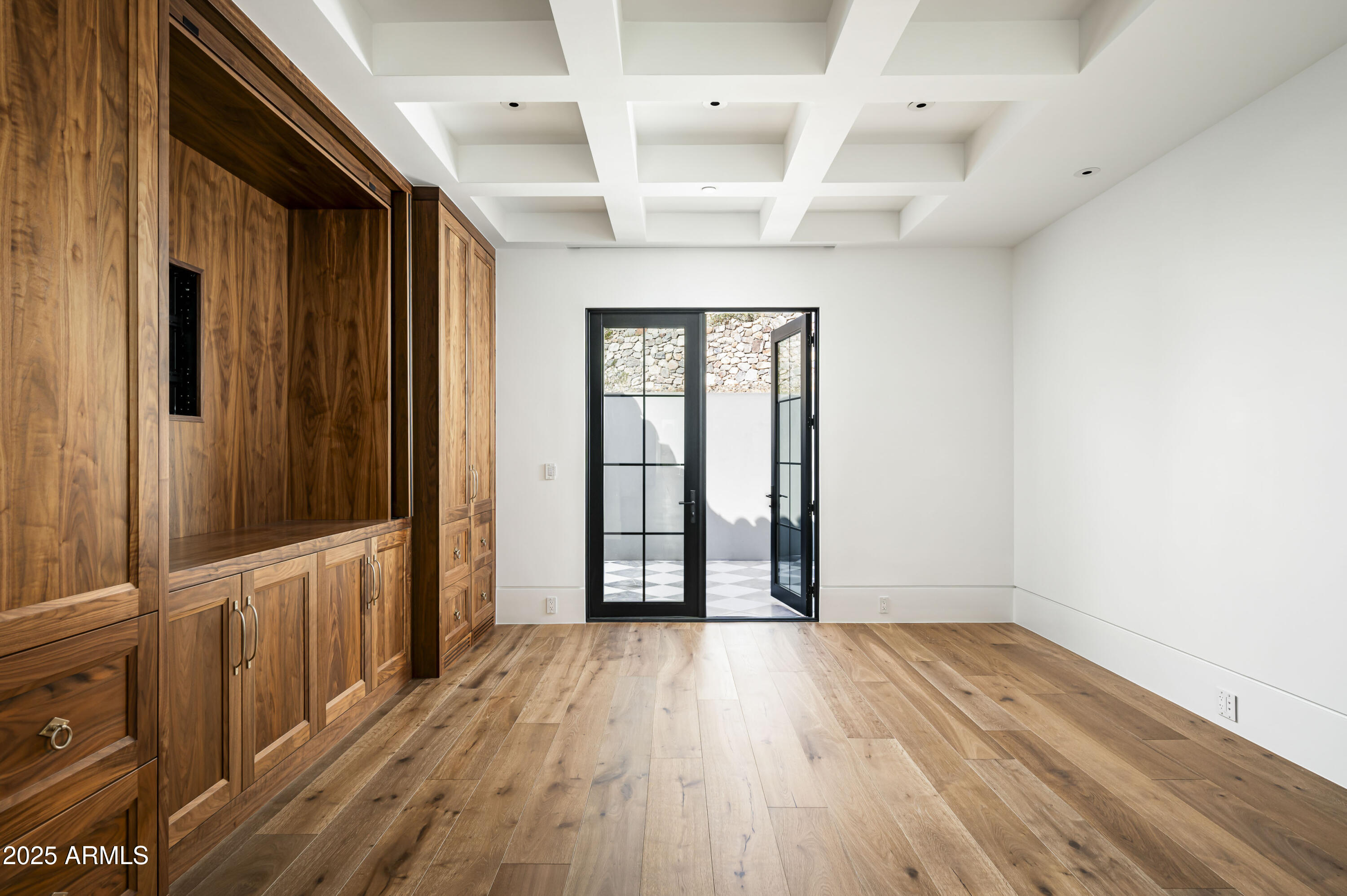 6825 North 39th Place Paradise Valley, AZ 85253 - Photo 28 of 42 Office / Study with built-ins