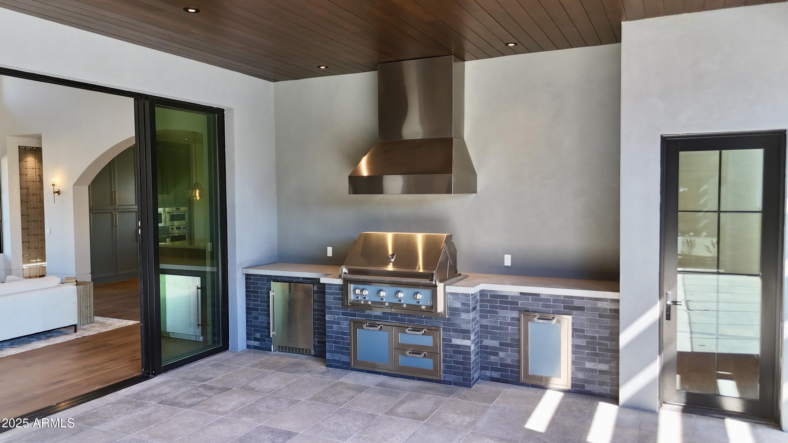 6825 North 39th Place Paradise Valley, AZ 85253 - Photo 35 of 42 Heston BBQ & Hood