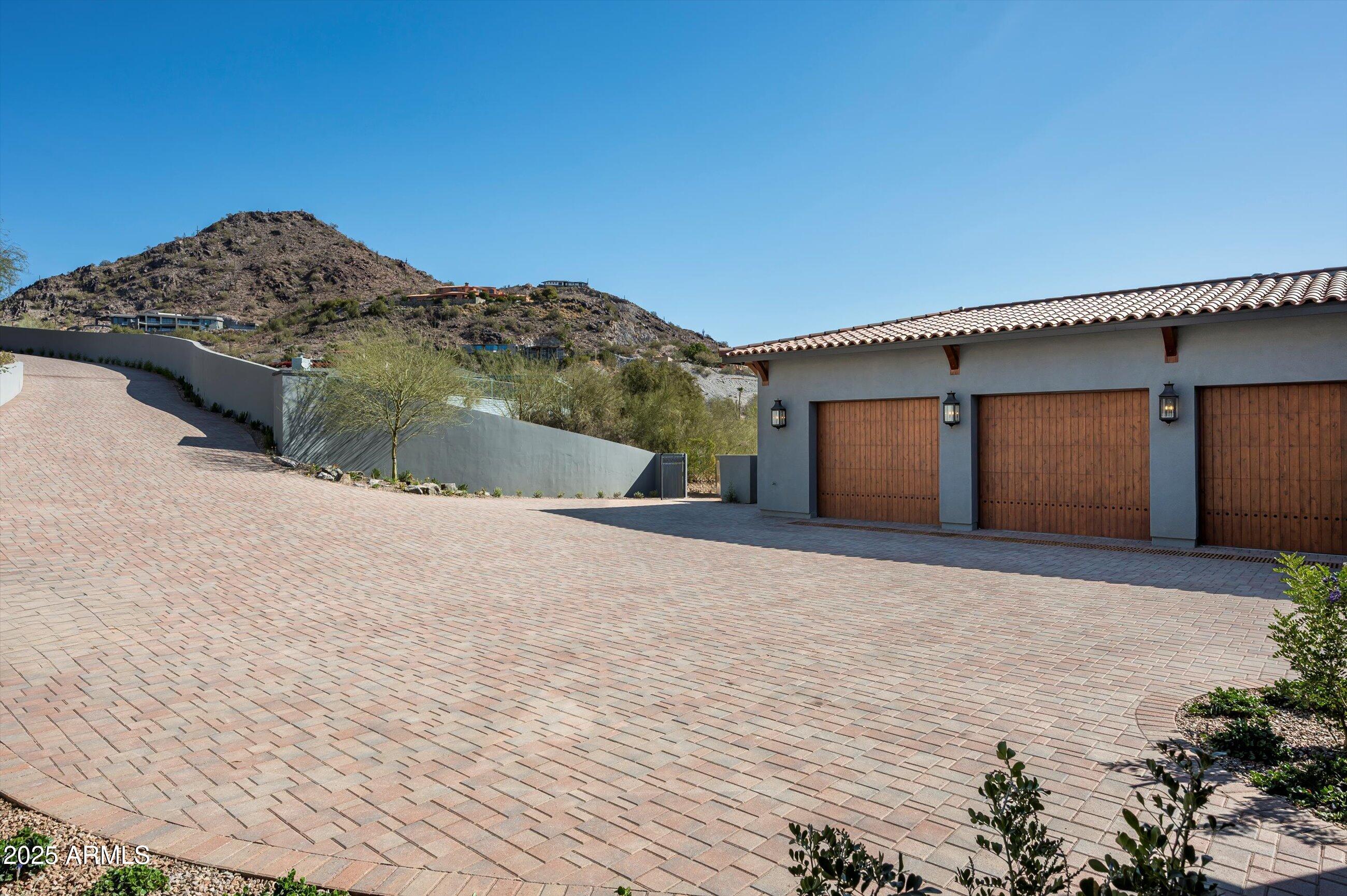 6825 North 39th Place Paradise Valley, AZ 85253 - Photo 39 of 42 3-Car garage