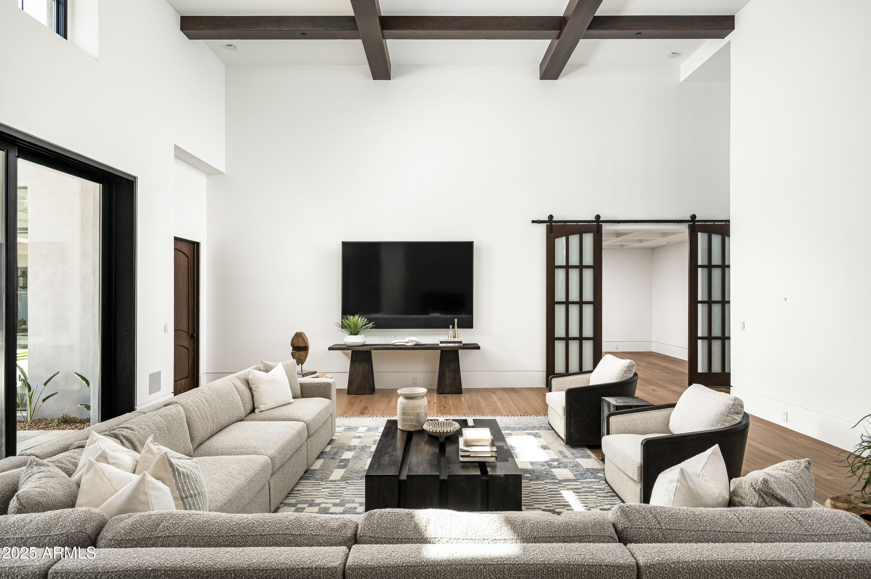 6825 North 39th Place Paradise Valley, AZ 85253 - Photo 8 of 42 Wood Beamed Ceilings