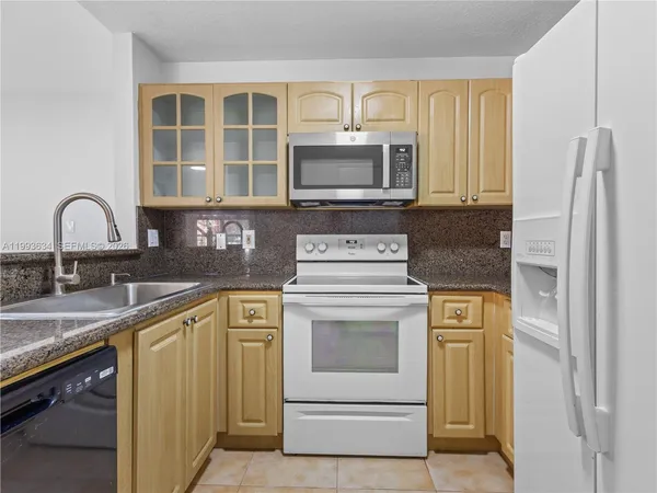 $3,350 | 6201 Northwest 114th Place, Unit 249, Doral, FL 33178
