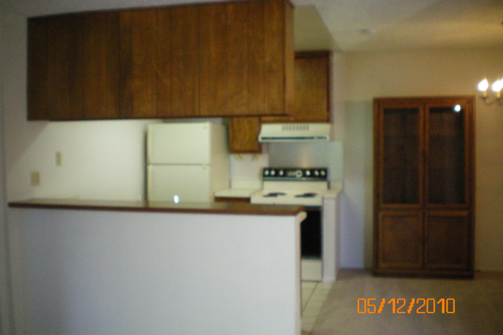5525 East Thomas Road, Unit 15 Phoenix, AZ 85018 - Photo 4 of 4 Kitchen area