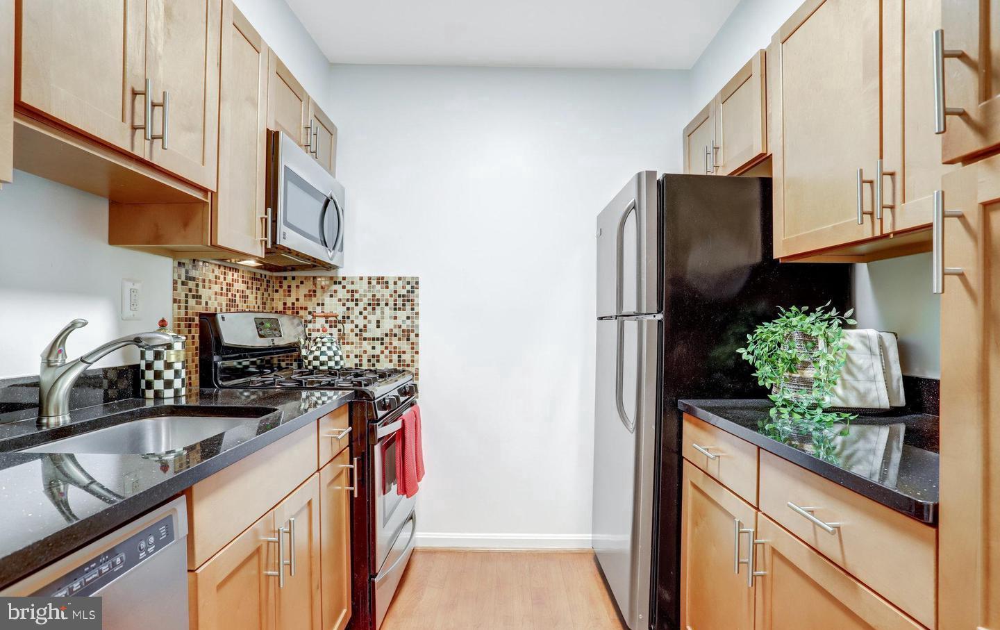 5912 Cove Landing Road, Unit 301 Burke, VA 22015 - Photo 8 of 30