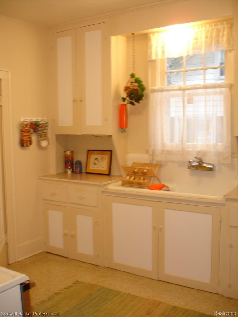 1711 Dorothea Road Berkley, MI 48072 - Photo 18 of 39 Well-Maintained Vintage Kitchen.jpg