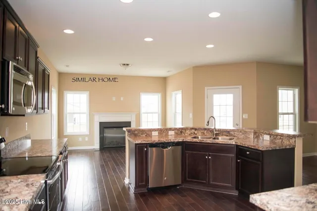 $2,050 | 931 Farmyard Garden Drive, Jacksonville, NC 28546