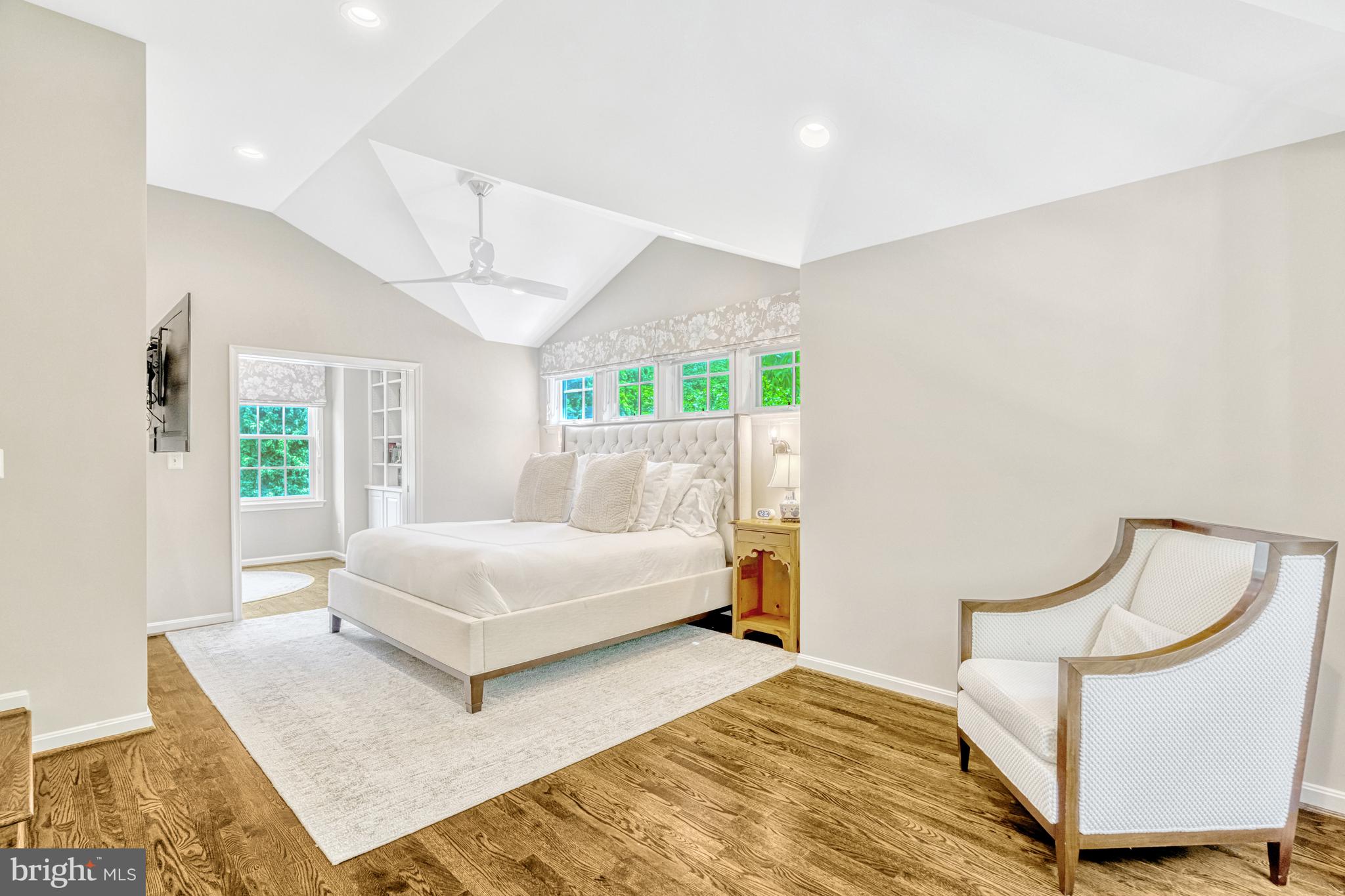 1575 Forest Villa Lane McLean, VA 22101 - Photo 15 of 38 Primary Bedroom