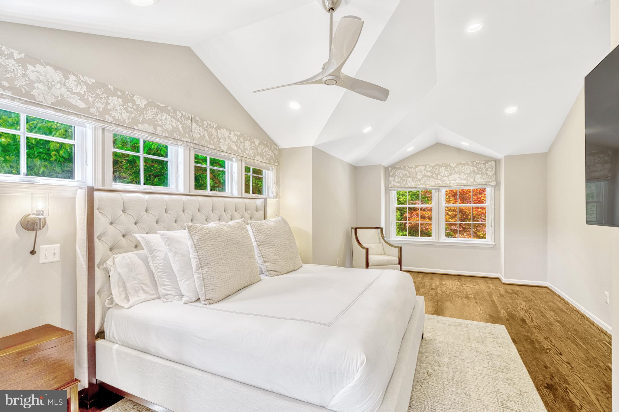 1575 Forest Villa Lane McLean, VA 22101 - Photo 16 of 38 Primary Bedroom