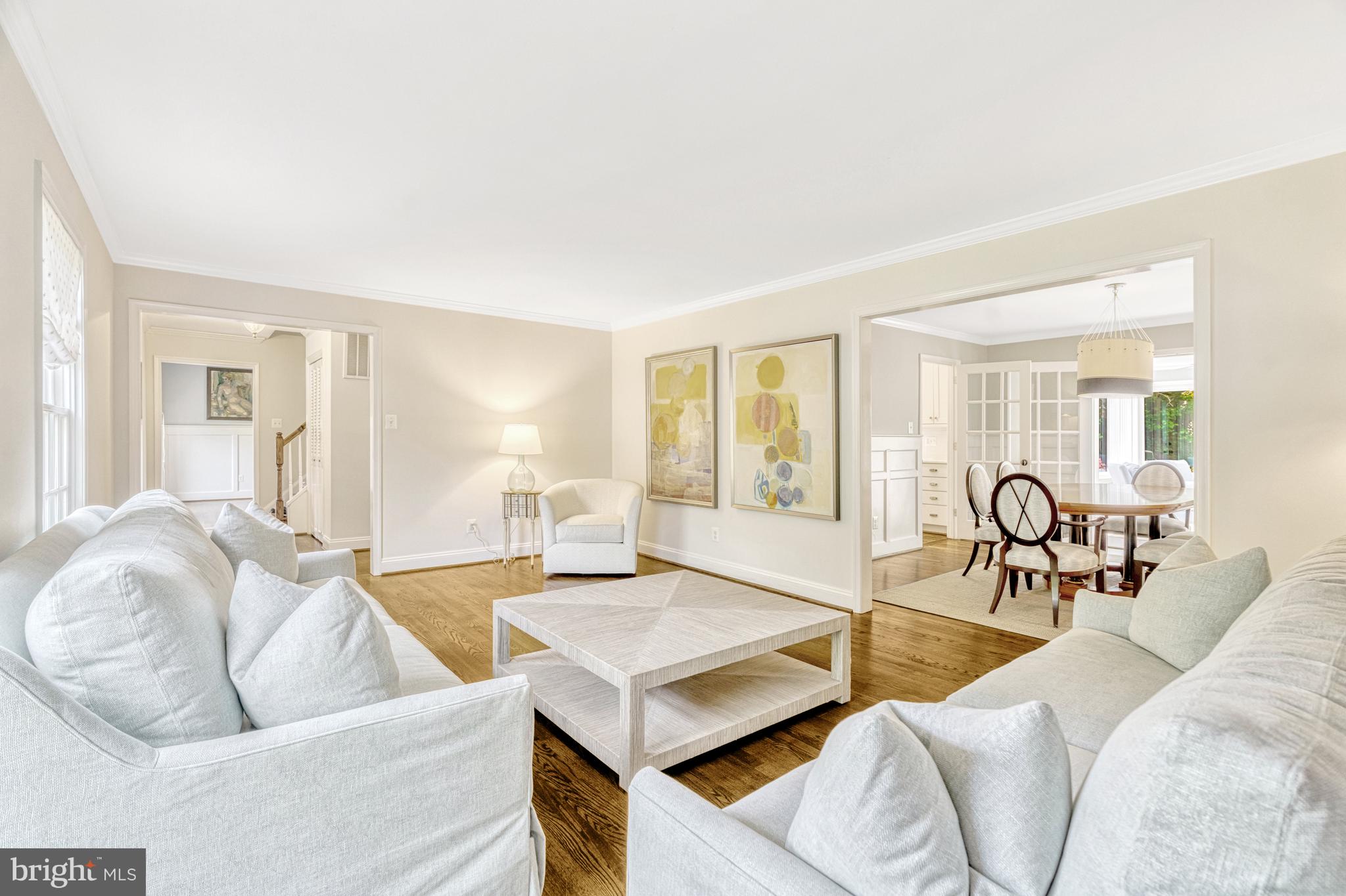 1575 Forest Villa Lane McLean, VA 22101 - Photo 4 of 38 Living Room