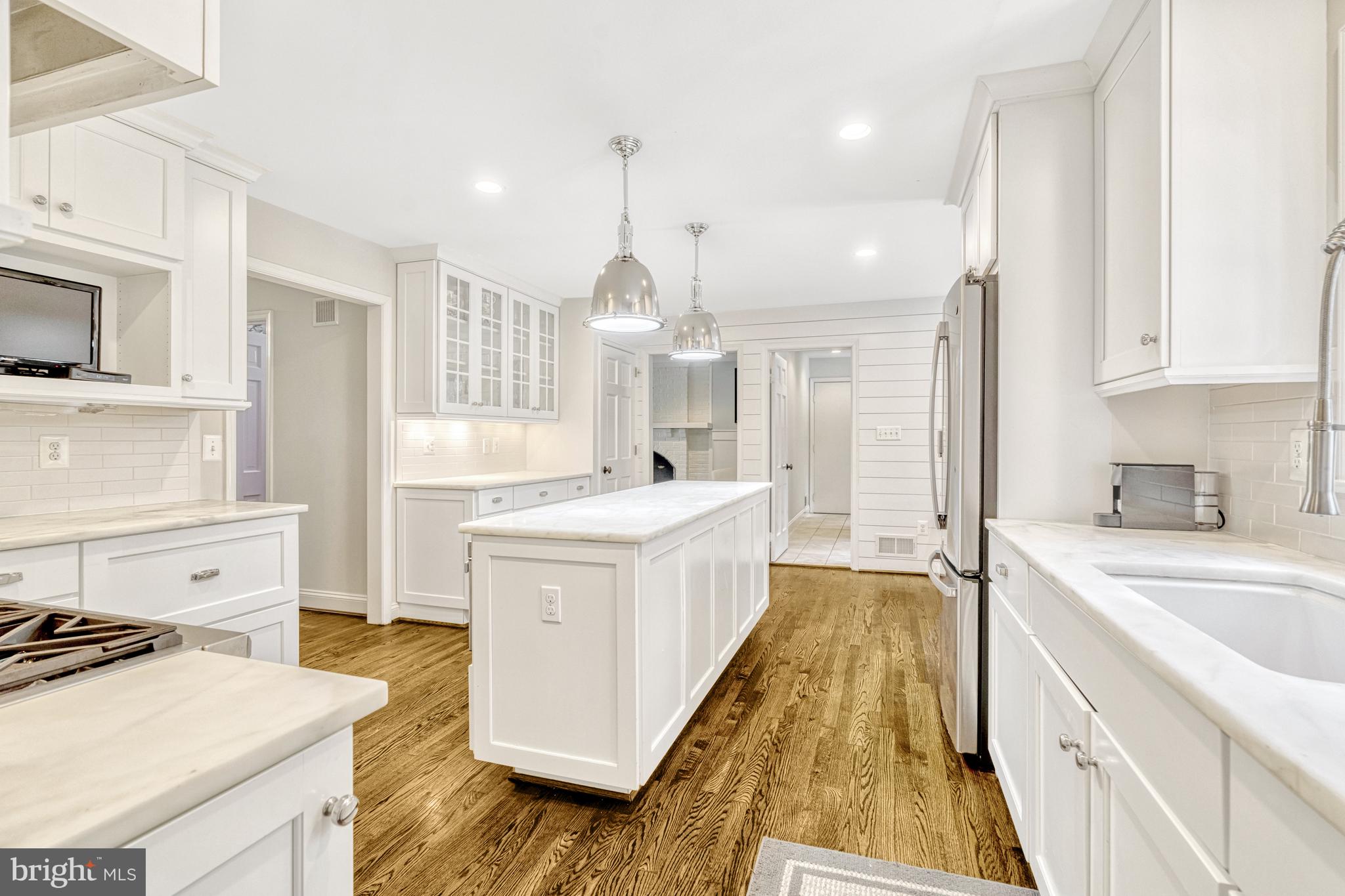 1575 Forest Villa Lane McLean, VA 22101 - Photo 8 of 38 Kitchen