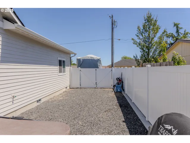 $549,950 | 665 Browndell Lane, Stanfield, OR 97875