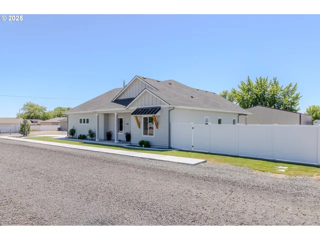 $549,950 | 665 Browndell Lane, Stanfield, OR 97875