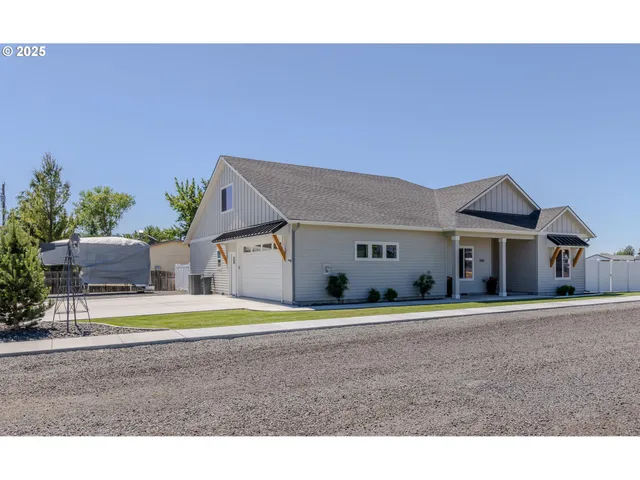 $549,950 | 665 Browndell Lane, Stanfield, OR 97875
