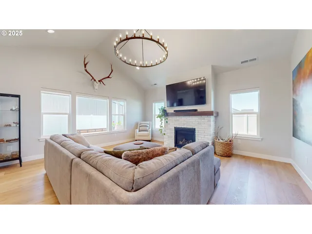 $549,950 | 665 Browndell Lane, Stanfield, OR 97875