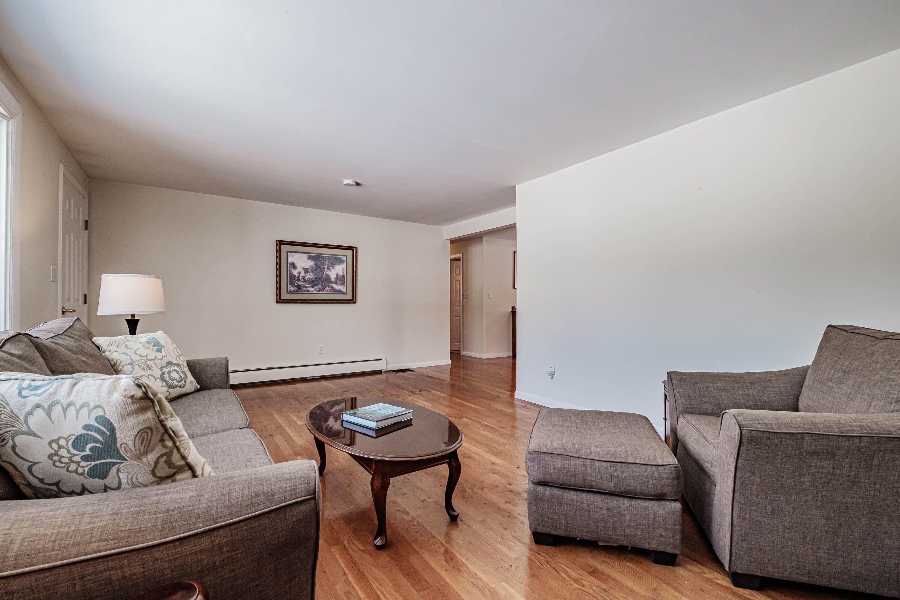 21 Vernon Road Cape Elizabeth, ME 04107 - Photo 13 of 31 Living room