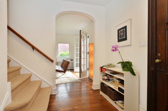 63 Abbotsford Road Winnetka, IL 60093 - Photo 2 of 25 a view of a hallway view with staircase