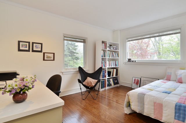 63 Abbotsford Road Winnetka, IL 60093 - Photo 18 of 25 a bedroom with furniture and a potted plant