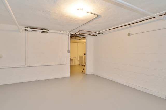 63 Abbotsford Road Winnetka, IL 60093 - Photo 22 of 25 a view of a room with an empty space