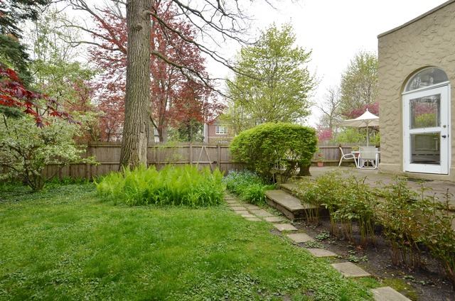 63 Abbotsford Road Winnetka, IL 60093 - Photo 25 of 25 a view of a garden