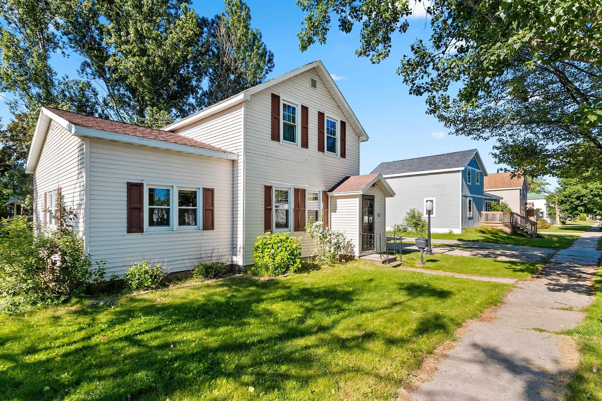 113 Adams Street Oconto, WI 54153 - Photo 3 of 32