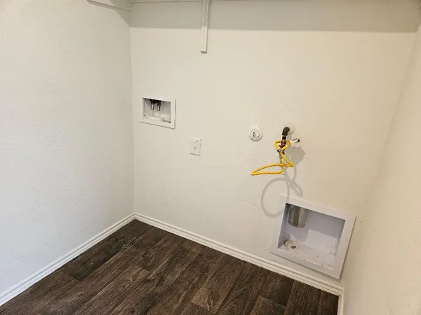 $1,760 | 19405 Bear Grass Drive, Elgin, TX 78621
