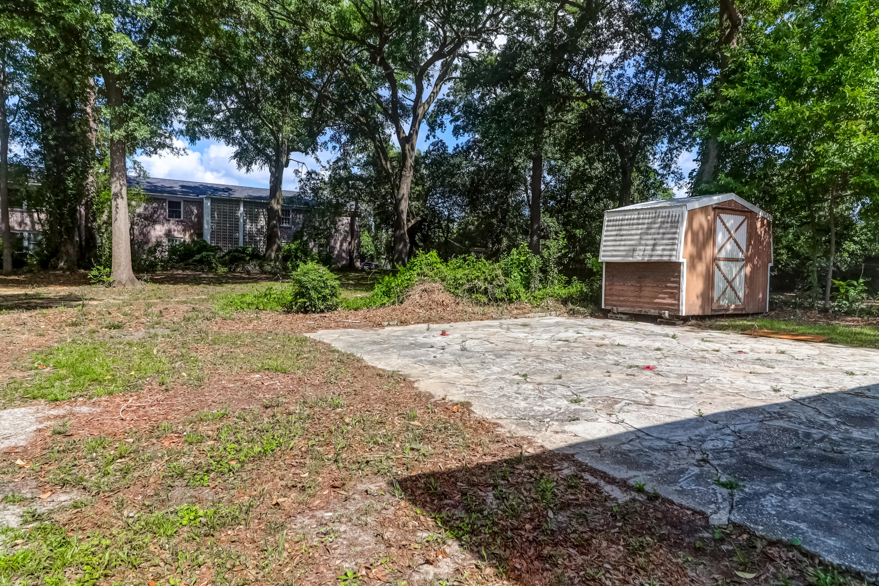 3 Riverside Drive Charleston, SC 29403 - Photo 21 of 22 Backyard