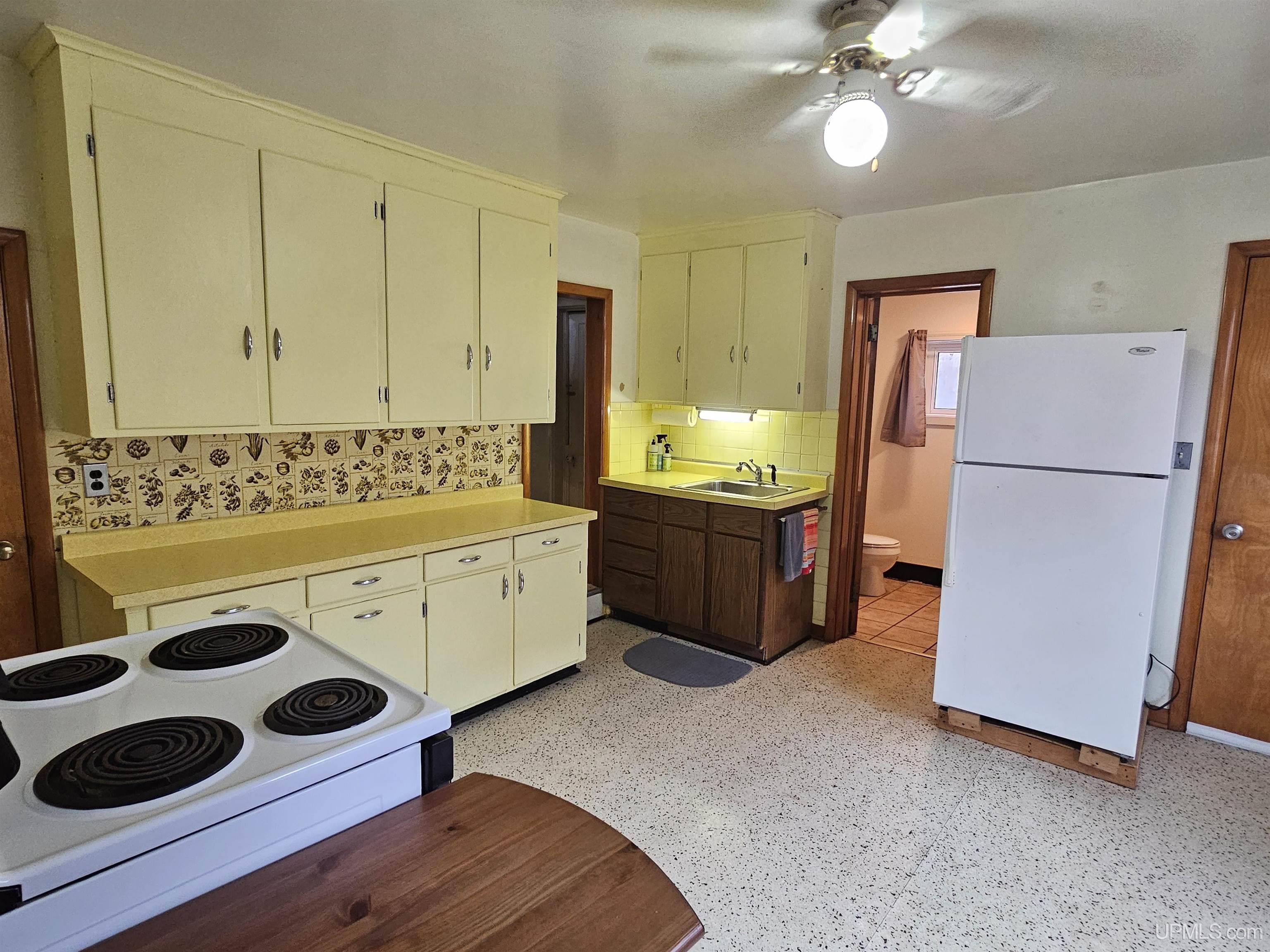 841 Warren Street Hancock, MI 49930 - Photo 7 of 15