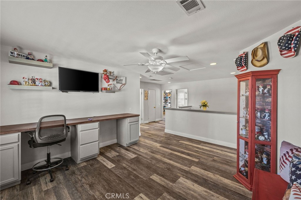 8992 Dahlia Drive Corona, CA 92883 - Photo 23 of 38 a view of a living room