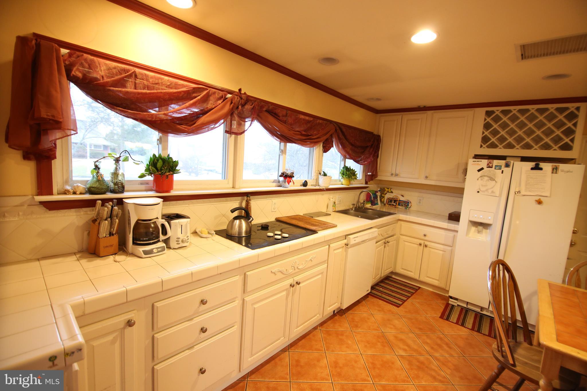 58 Rain Lily Road Levittown, PA 19056 - Photo 3 of 27 Gallery Image 3