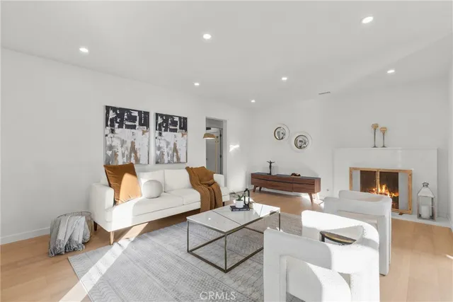 $1,495,000 | 1724 South Fairfax Avenue, Los Angeles, CA 90019