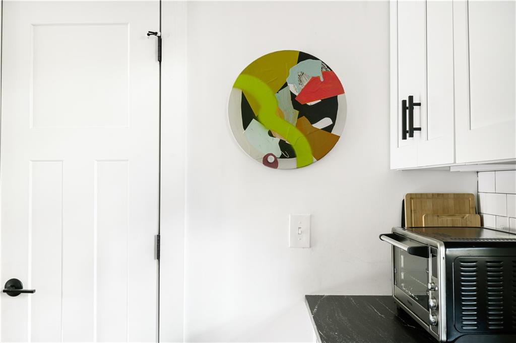 347 Sinclair Avenue Northeast Atlanta, GA 30307 - Photo 15 of 32 a living room with furniture