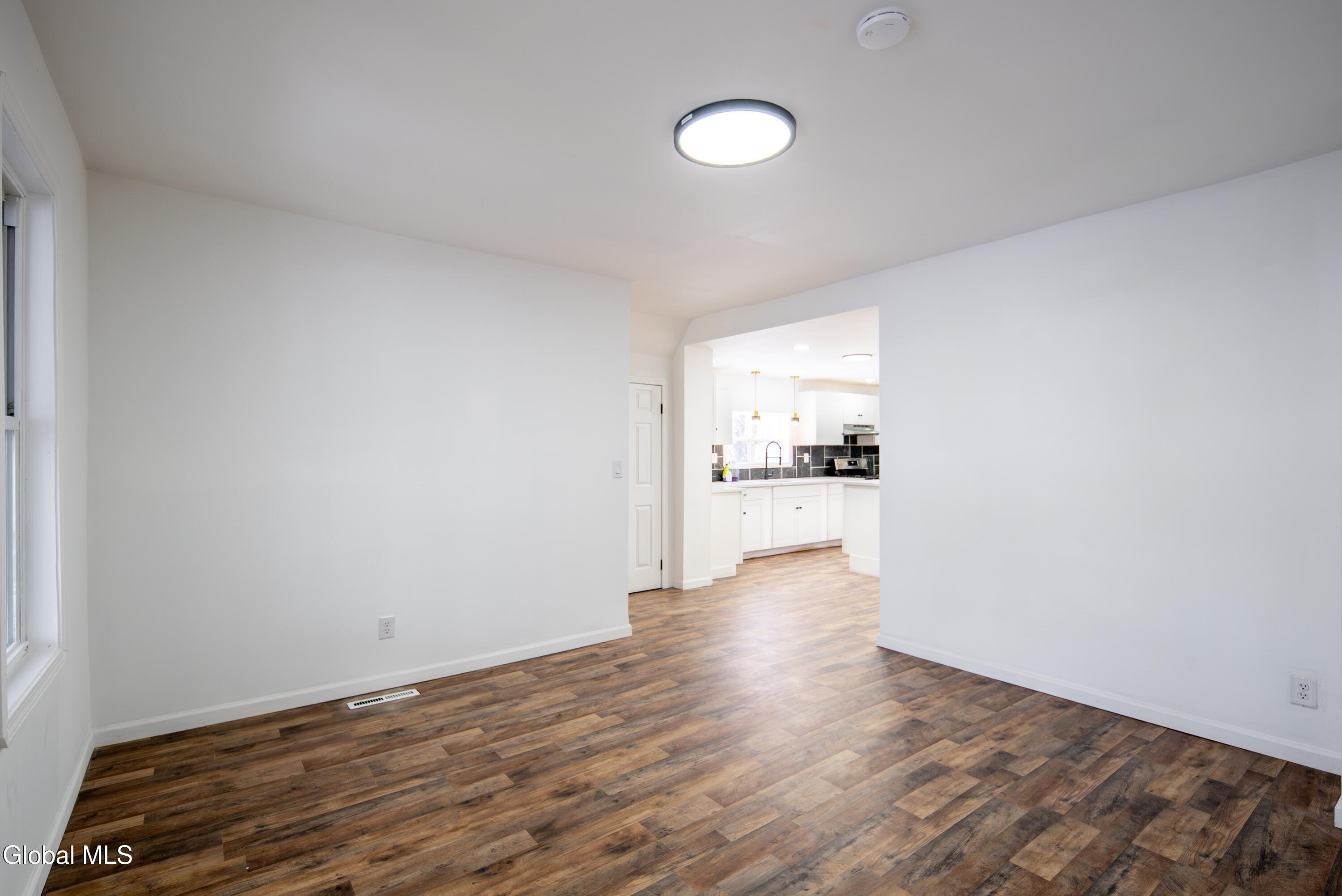 806 Strong Street Schenectady, NY 12307 - Photo 11 of 50 011