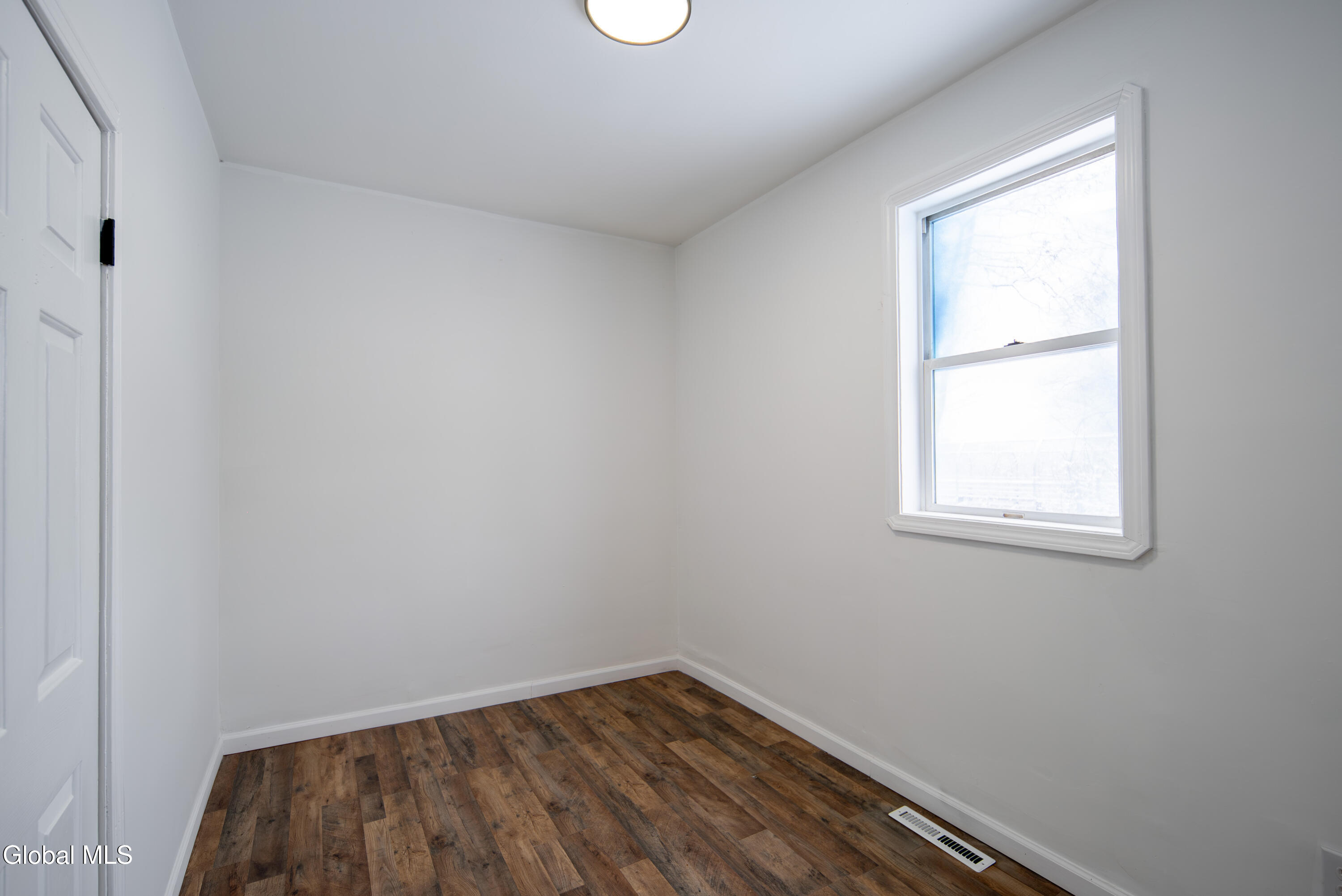 806 Strong Street Schenectady, NY 12307 - Photo 13 of 50 013