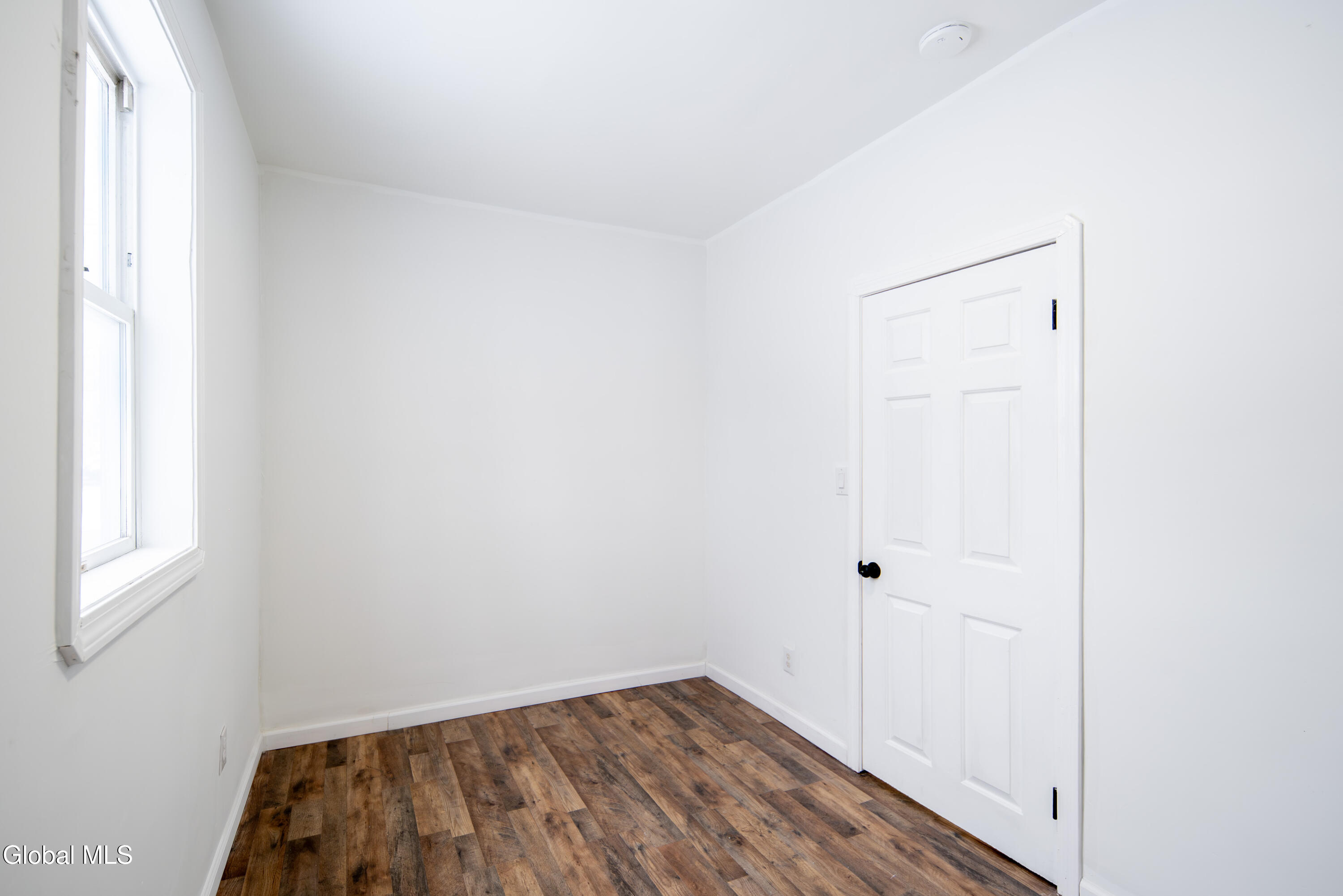 806 Strong Street Schenectady, NY 12307 - Photo 14 of 50 014