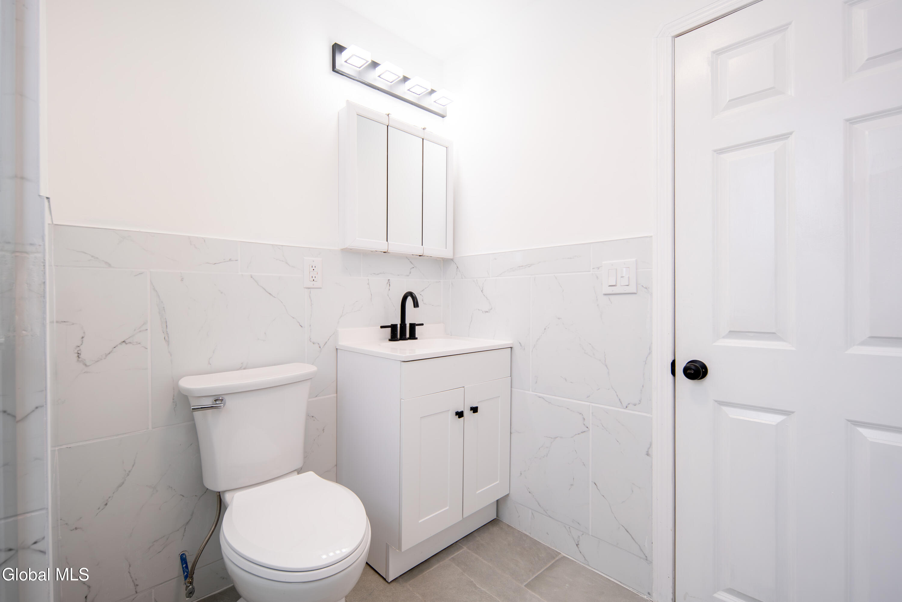 806 Strong Street Schenectady, NY 12307 - Photo 16 of 50 016