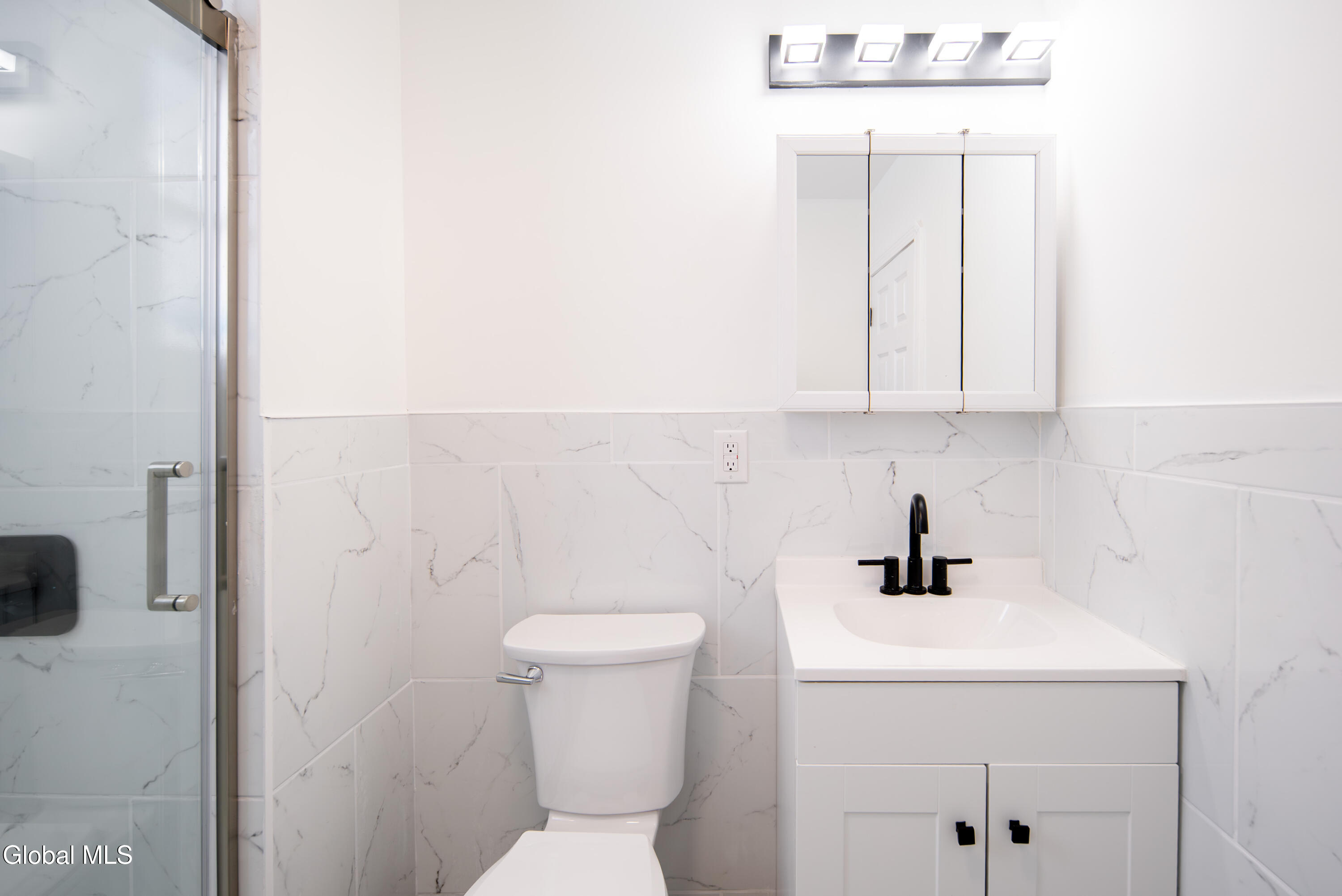 806 Strong Street Schenectady, NY 12307 - Photo 17 of 50 017