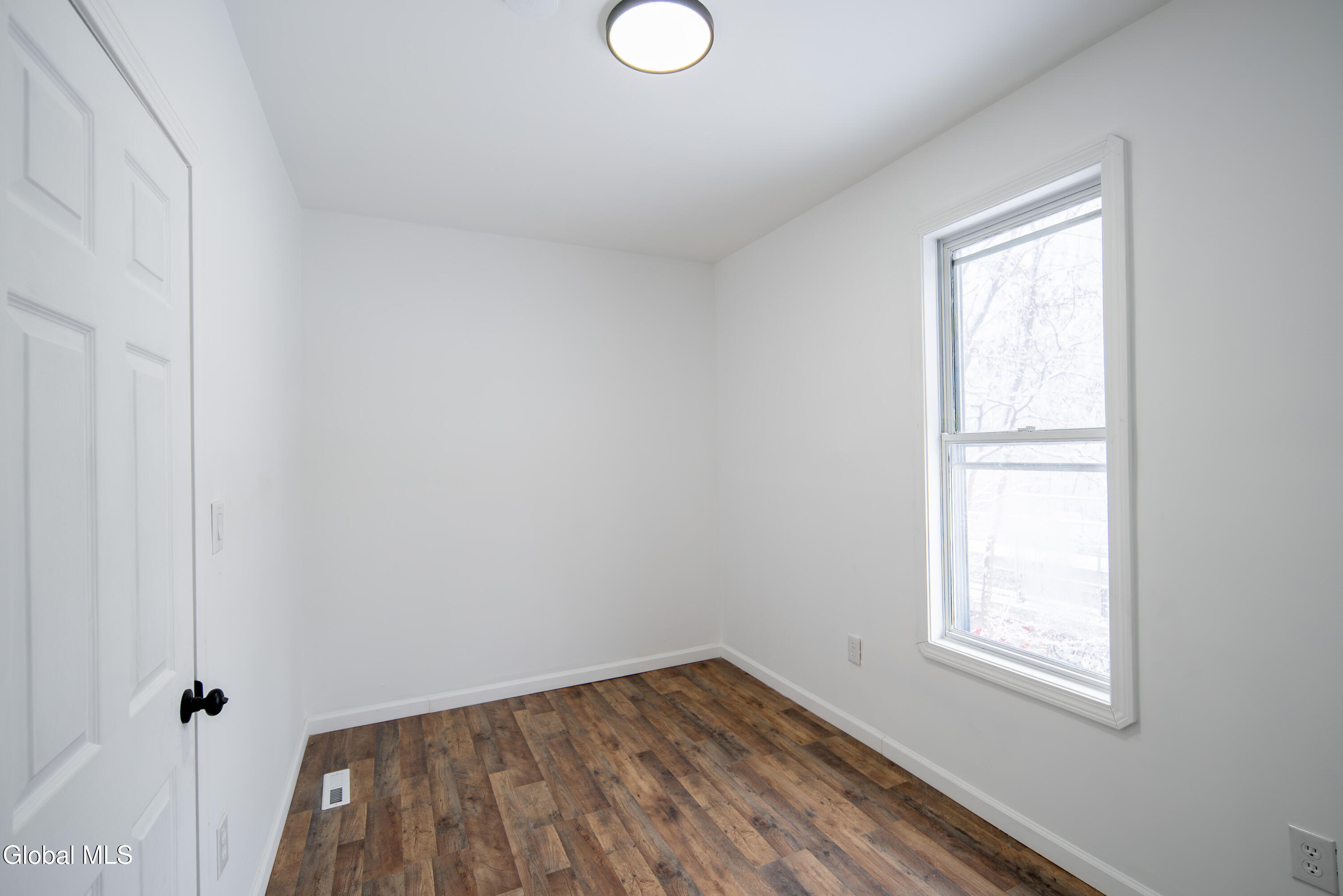 806 Strong Street Schenectady, NY 12307 - Photo 24 of 50 024