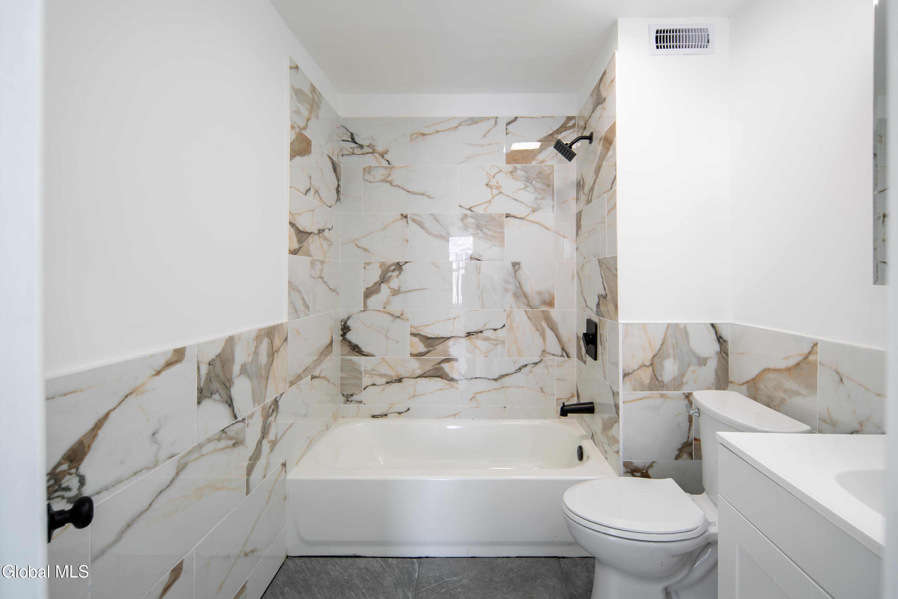 806 Strong Street Schenectady, NY 12307 - Photo 33 of 50 033