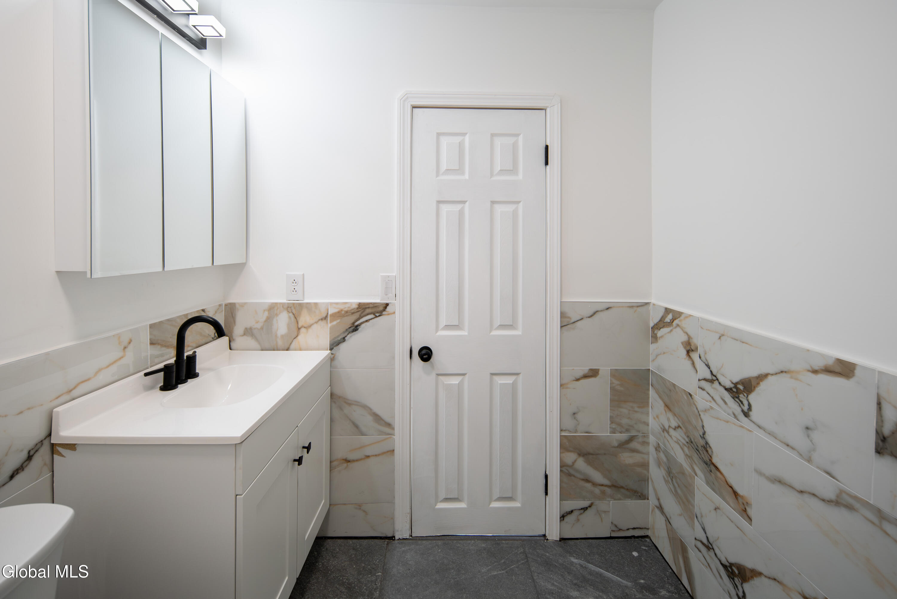 806 Strong Street Schenectady, NY 12307 - Photo 34 of 50 034