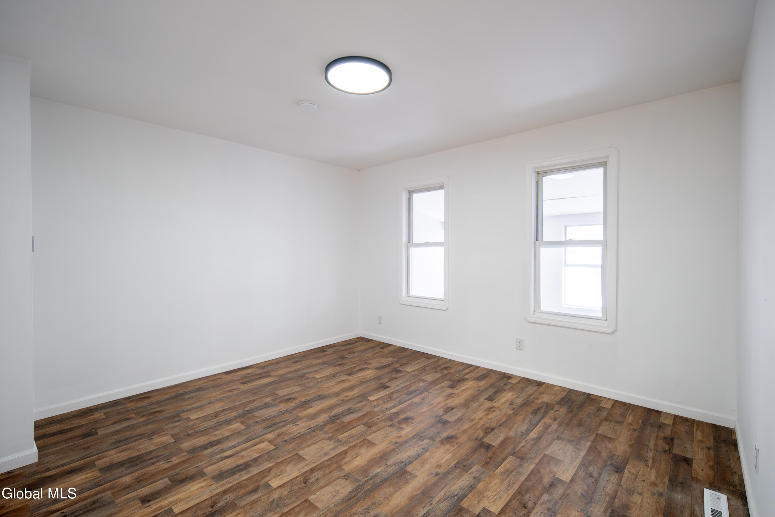 806 Strong Street Schenectady, NY 12307 - Photo 9 of 50 009