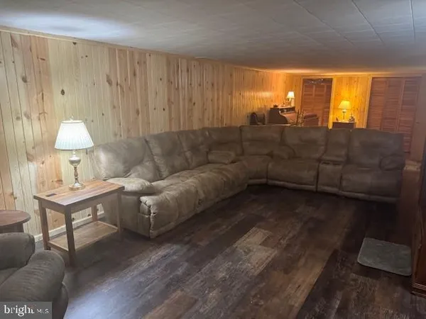 a view of a dry yard