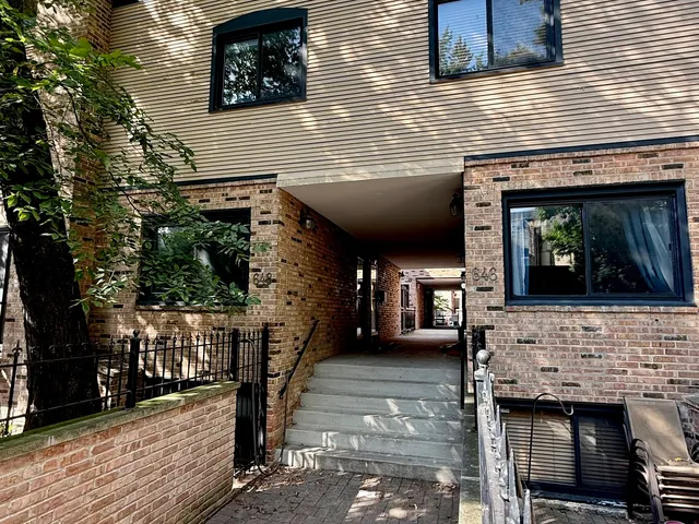 $580,000 | 648 West Belden Avenue, Unit B, Chicago, IL 60614