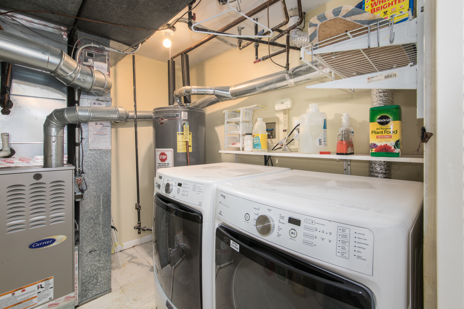 648 West Belden Avenue, Unit B Chicago, IL 60614 - Photo 12 of 24 a utility room with dryer and washer