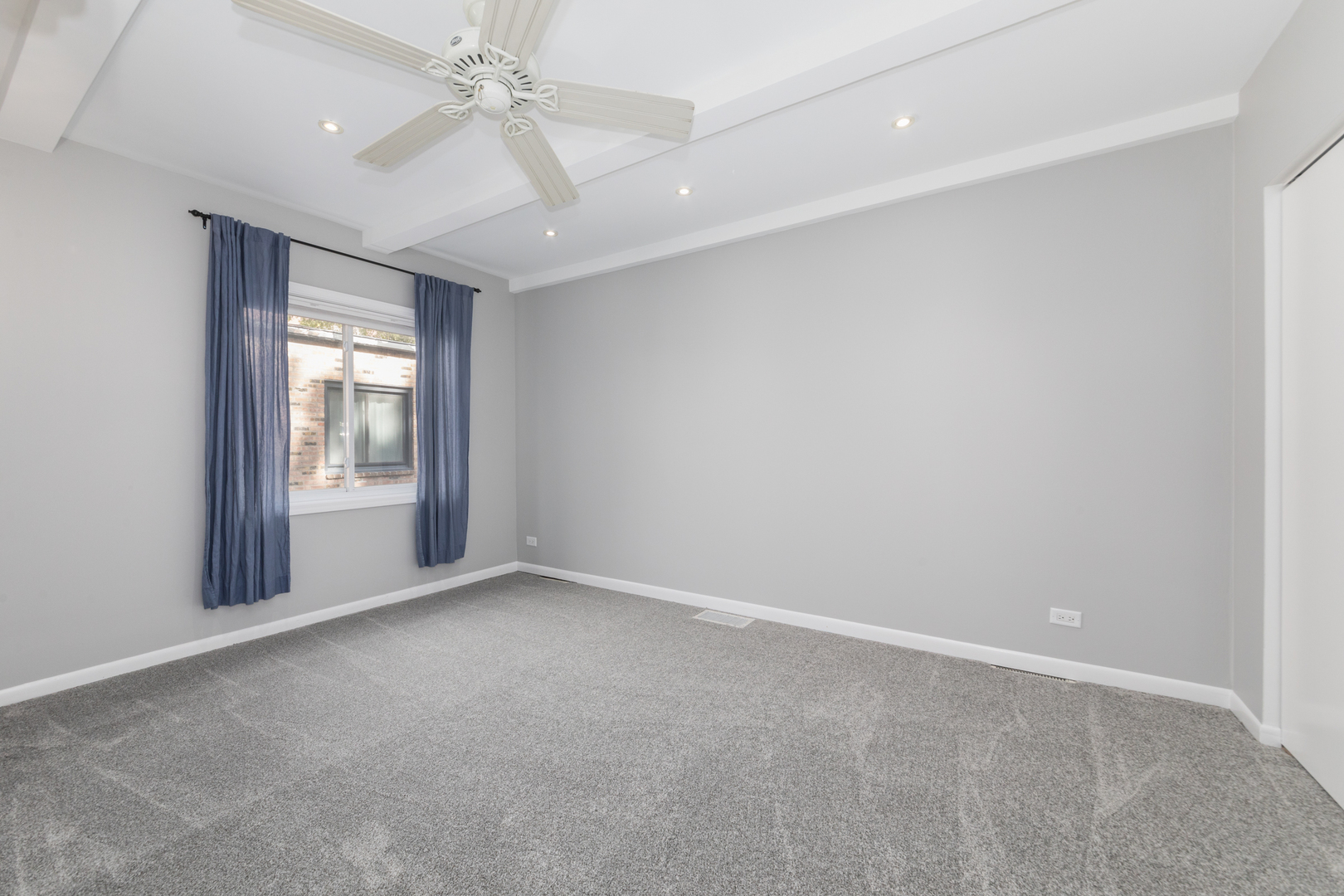 648 West Belden Avenue, Unit B Chicago, IL 60614 - Photo 15 of 24 wooden floor in an empty room with a window