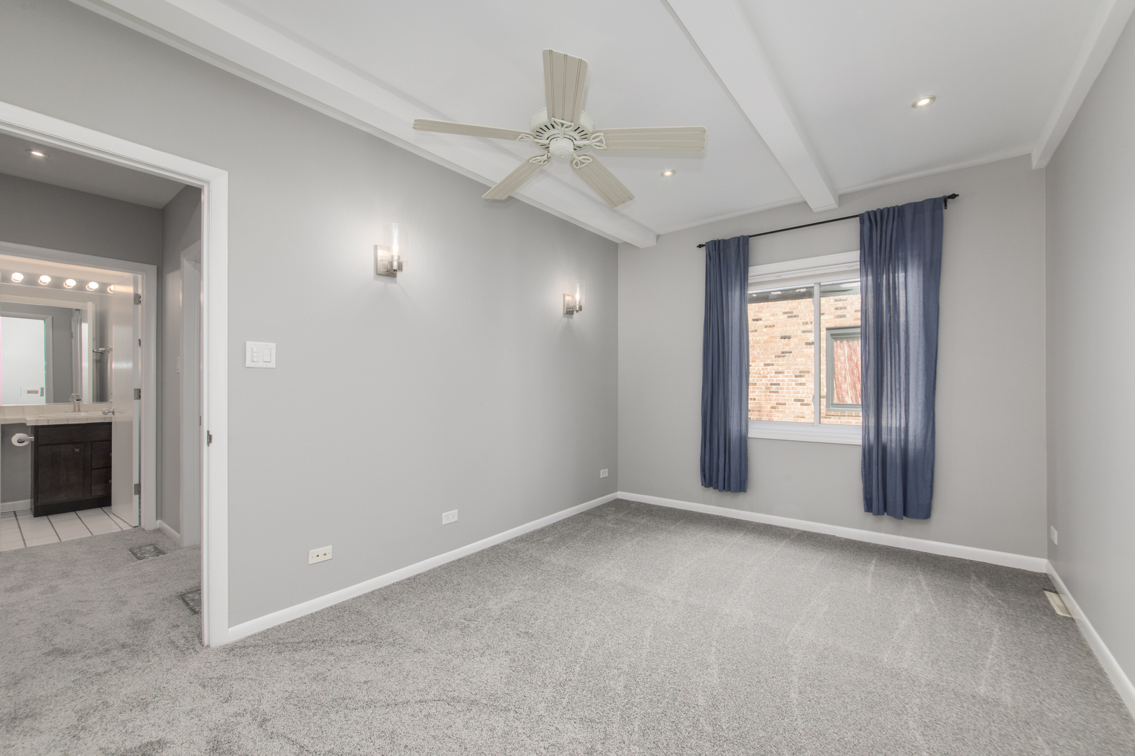 648 West Belden Avenue, Unit B Chicago, IL 60614 - Photo 16 of 24 an empty room with windows and closet