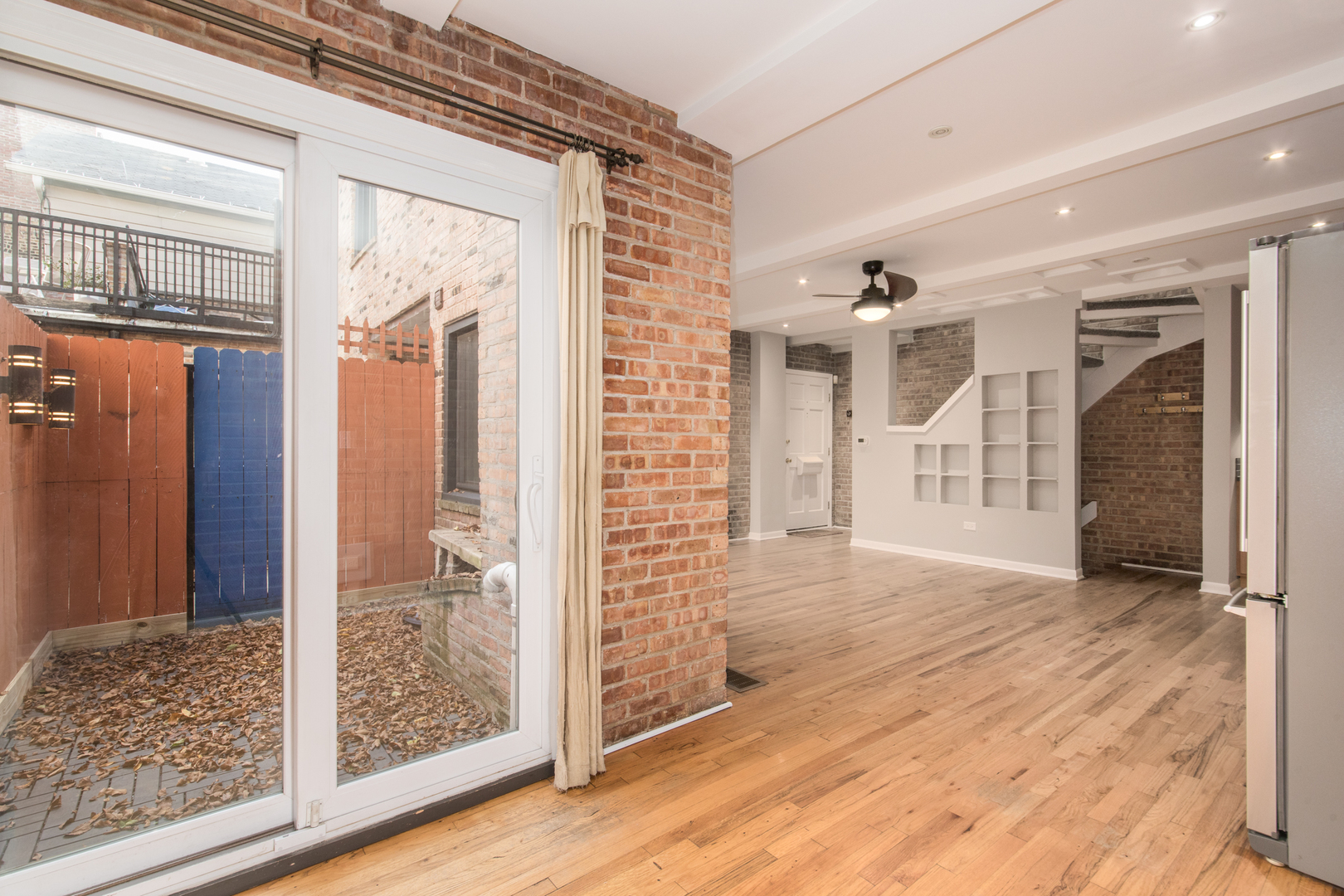 648 West Belden Avenue, Unit B Chicago, IL 60614 - Photo 6 of 24 a view of empty room with wooden floor