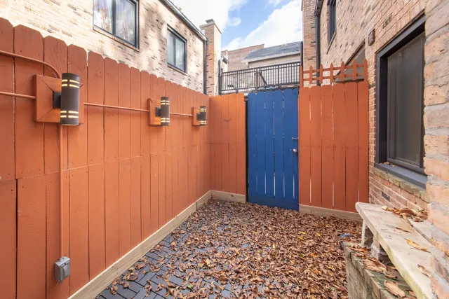 $580,000 | 648 West Belden Avenue, Unit B, Chicago, IL 60614